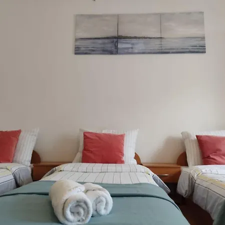 ホームステイ U Jacka レバル